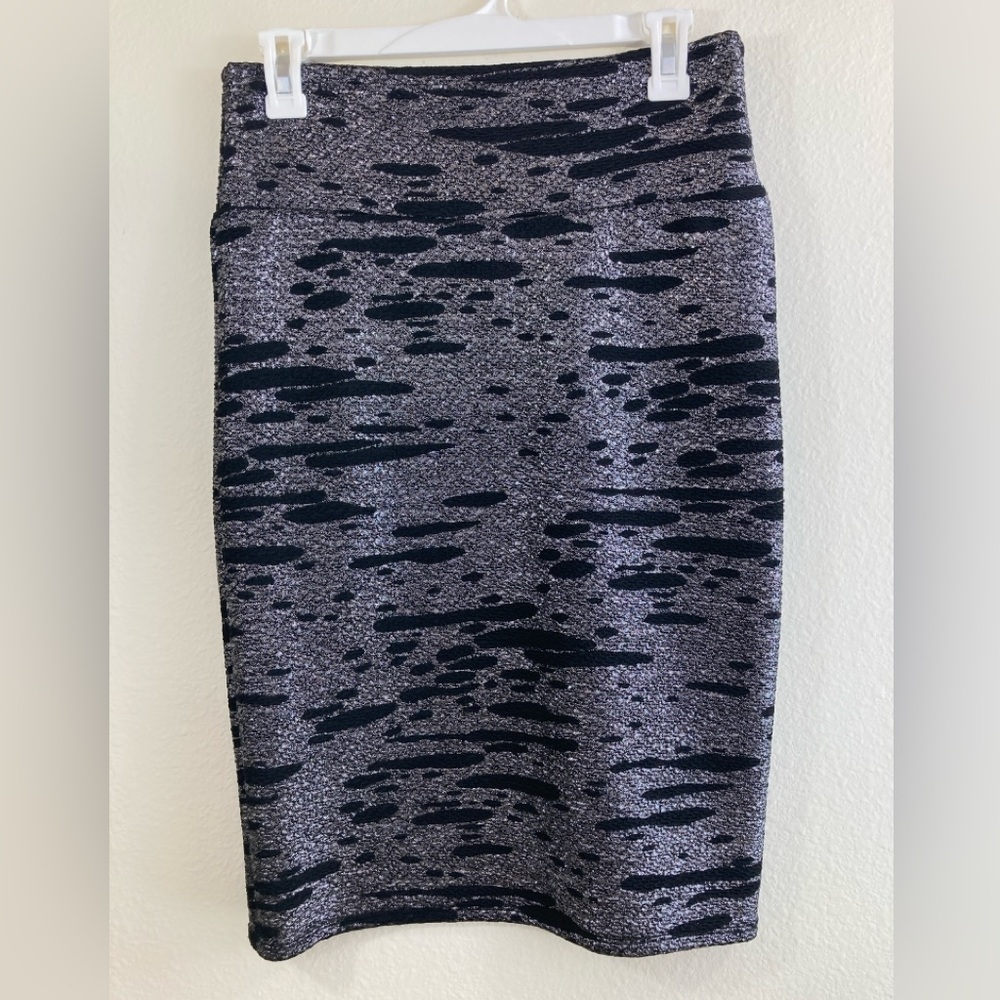 LuLaRoe Cassie Pencil Skirt Size S Black Gray Metallic Distressed Print